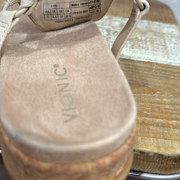 Vionic Kiera ll Metallic Sandals Size 7 - Picture 8 of 8